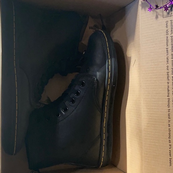 COPY - Dr. Martens Shoreditch Black Greasy Lamper - Picture 4 of 4